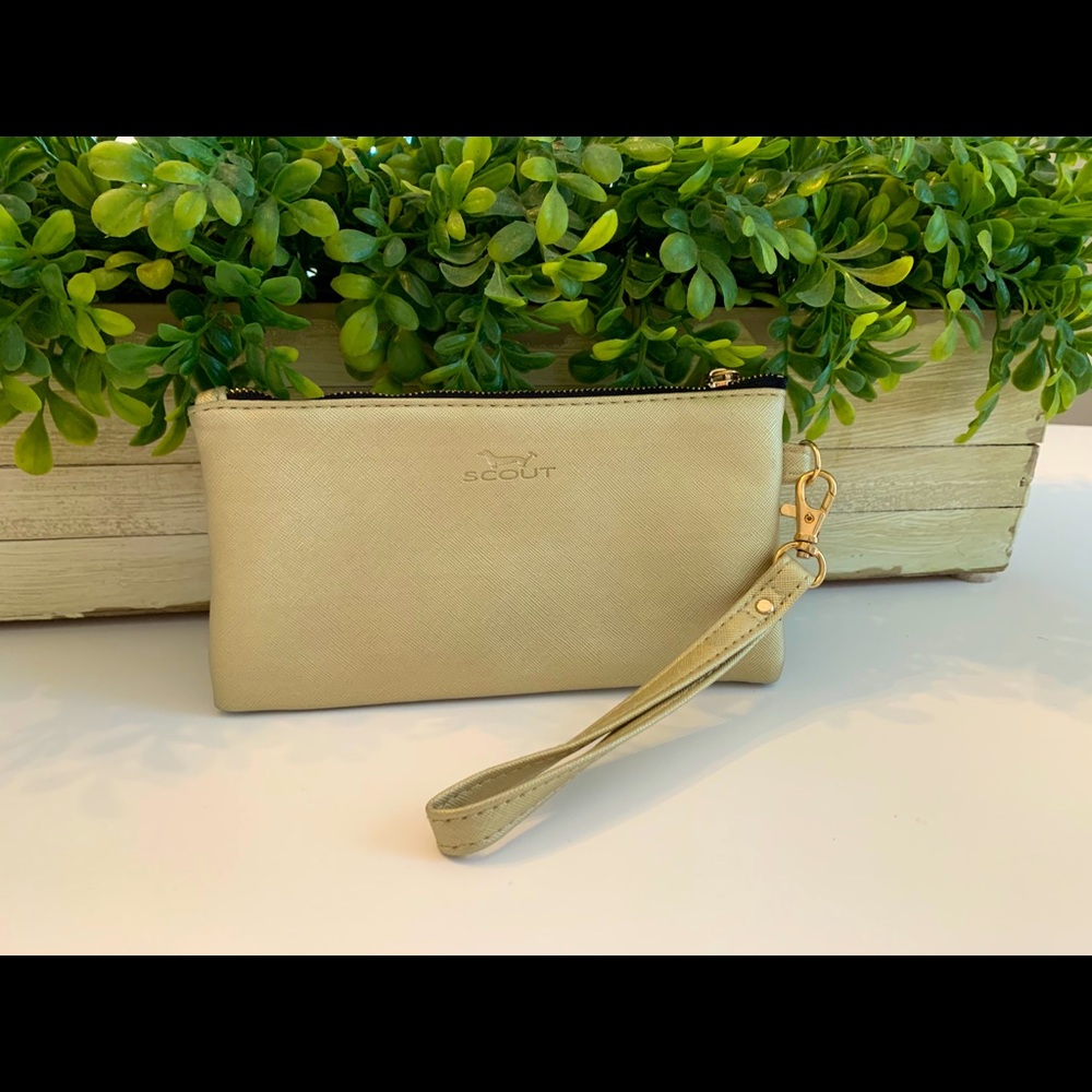 🤍Scout Metallic Two-tone wristlet
